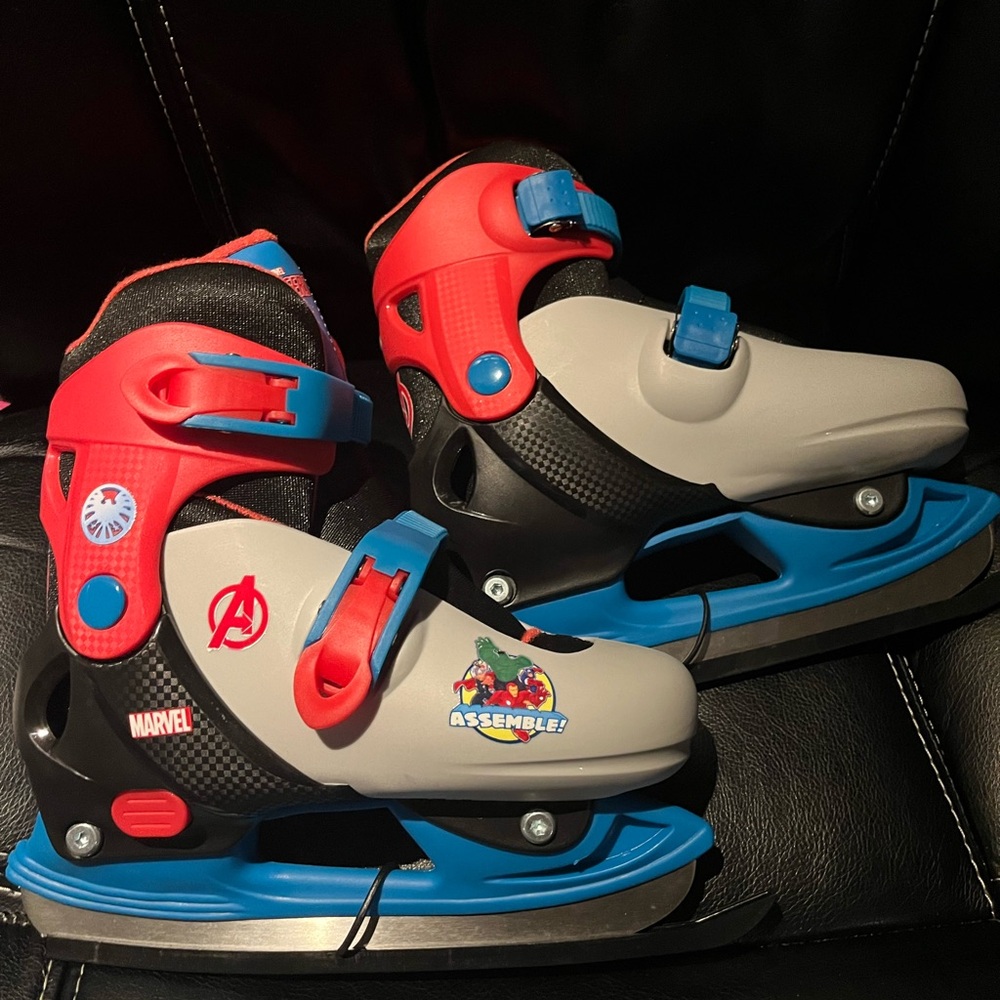 Marvel Avengers Youth 12-2 - Adjustable Ice Skates Brand New!